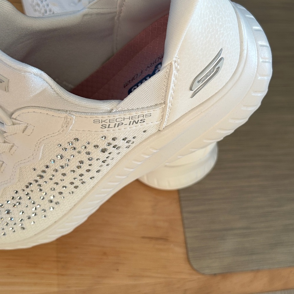 Skechers White Sneakers with platform Sparkling Accents SLIP ON EASY COMFORTABLE - Picture 3 of 4